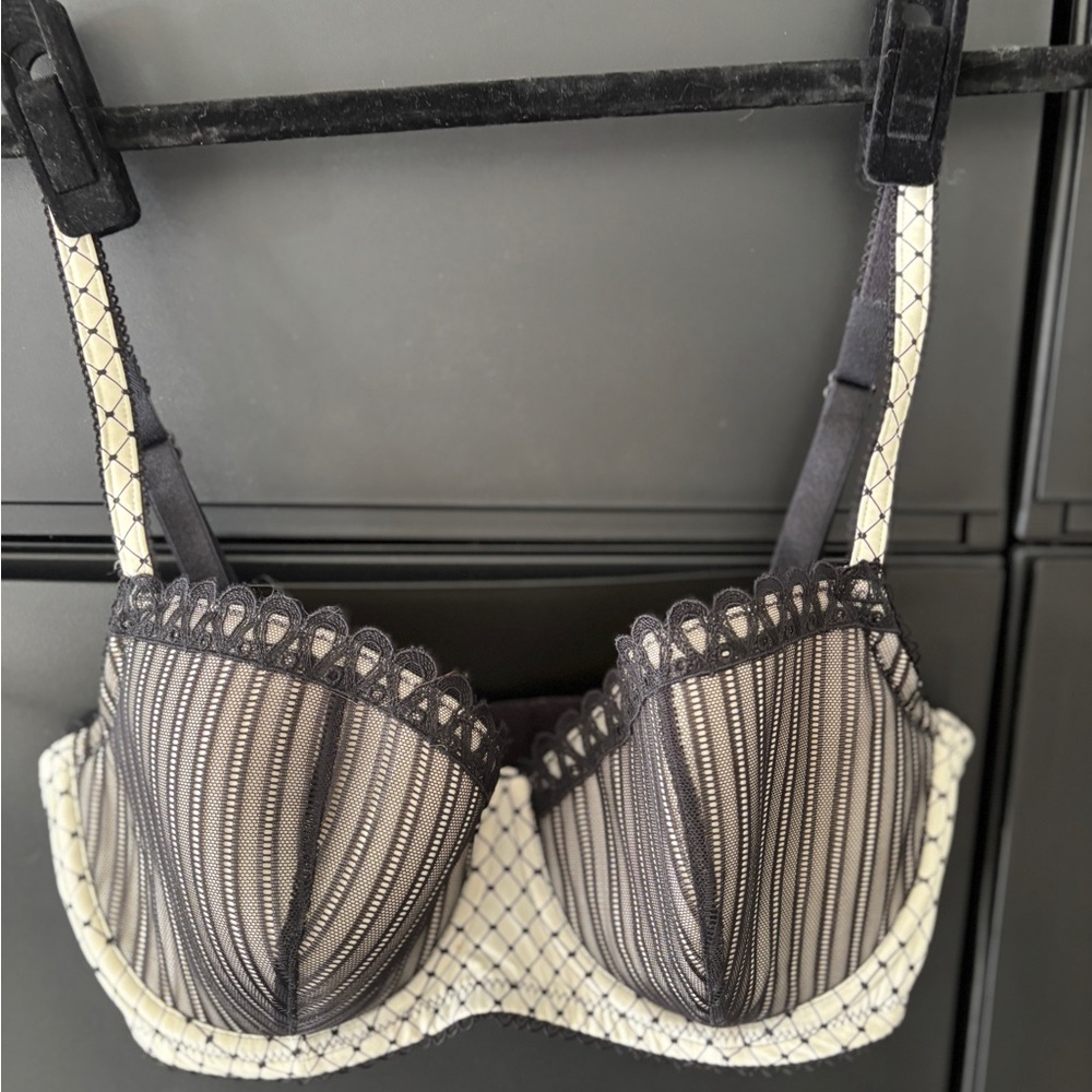 Wacoal Black and Cream Striped Lace Bra